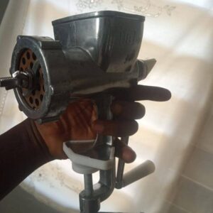 Hand-operated feed pellet device palletizer