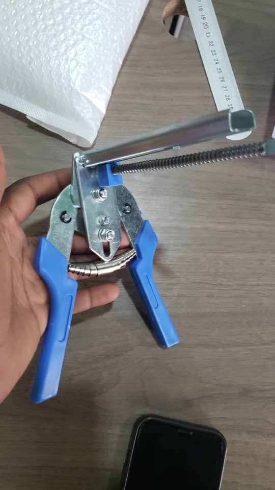 Cage plier stapler type